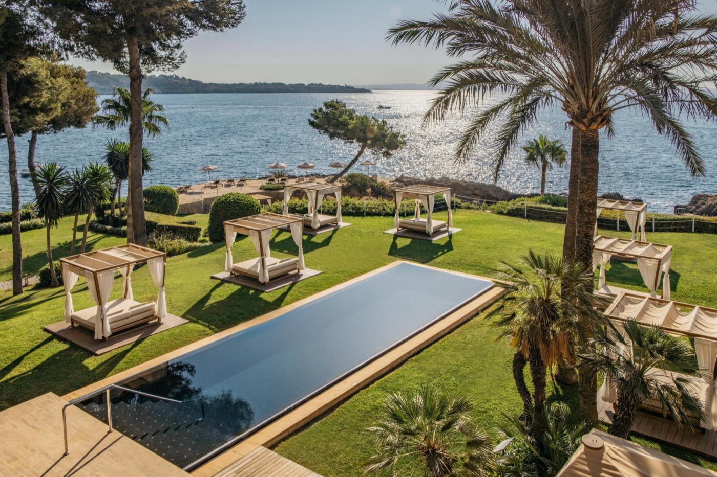 The gardens of Hotel de Mar above the bay of Illetas