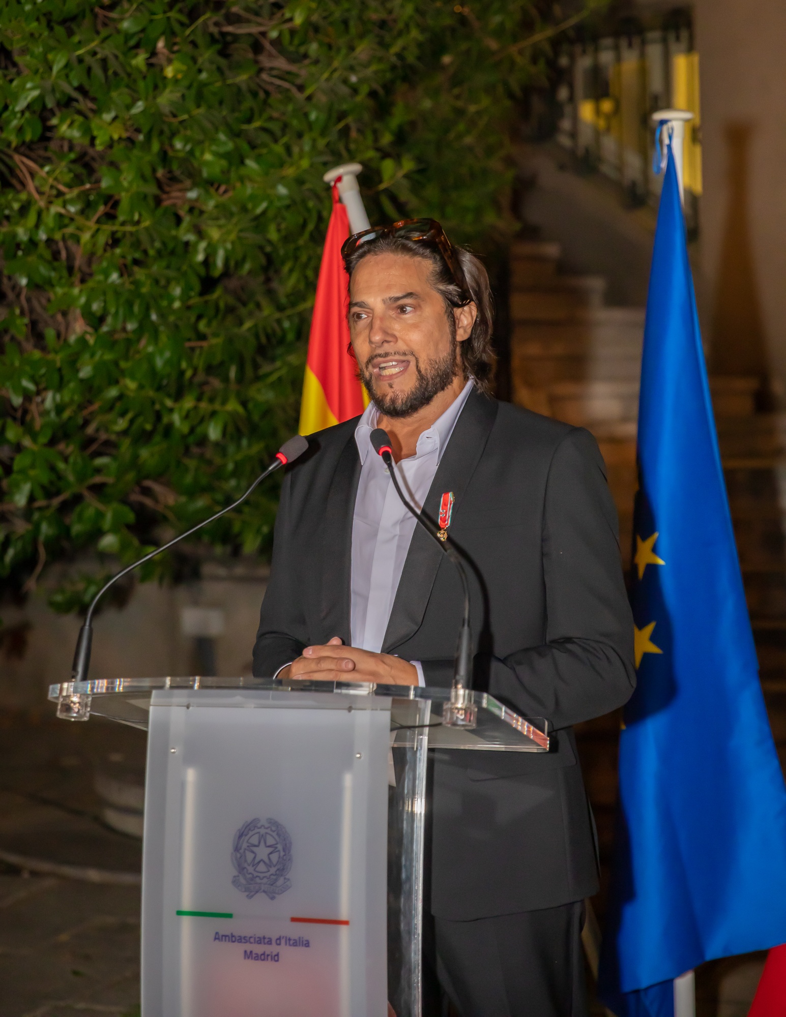 Joaquín Cortés, en el atril, durante su discurso ante los invitados