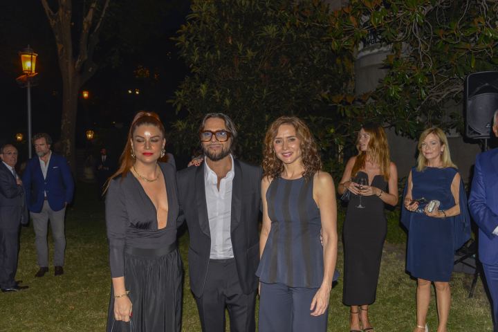 Joaquín Cortés con invitados durante la recepción